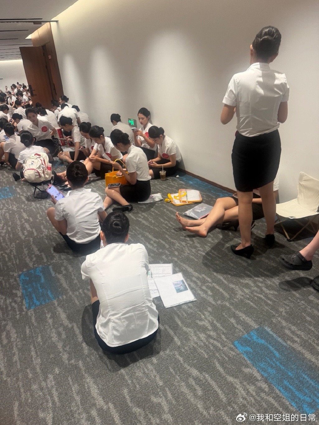 等待面试的空姐排大长队喽 ​​​@我和空姐的日常