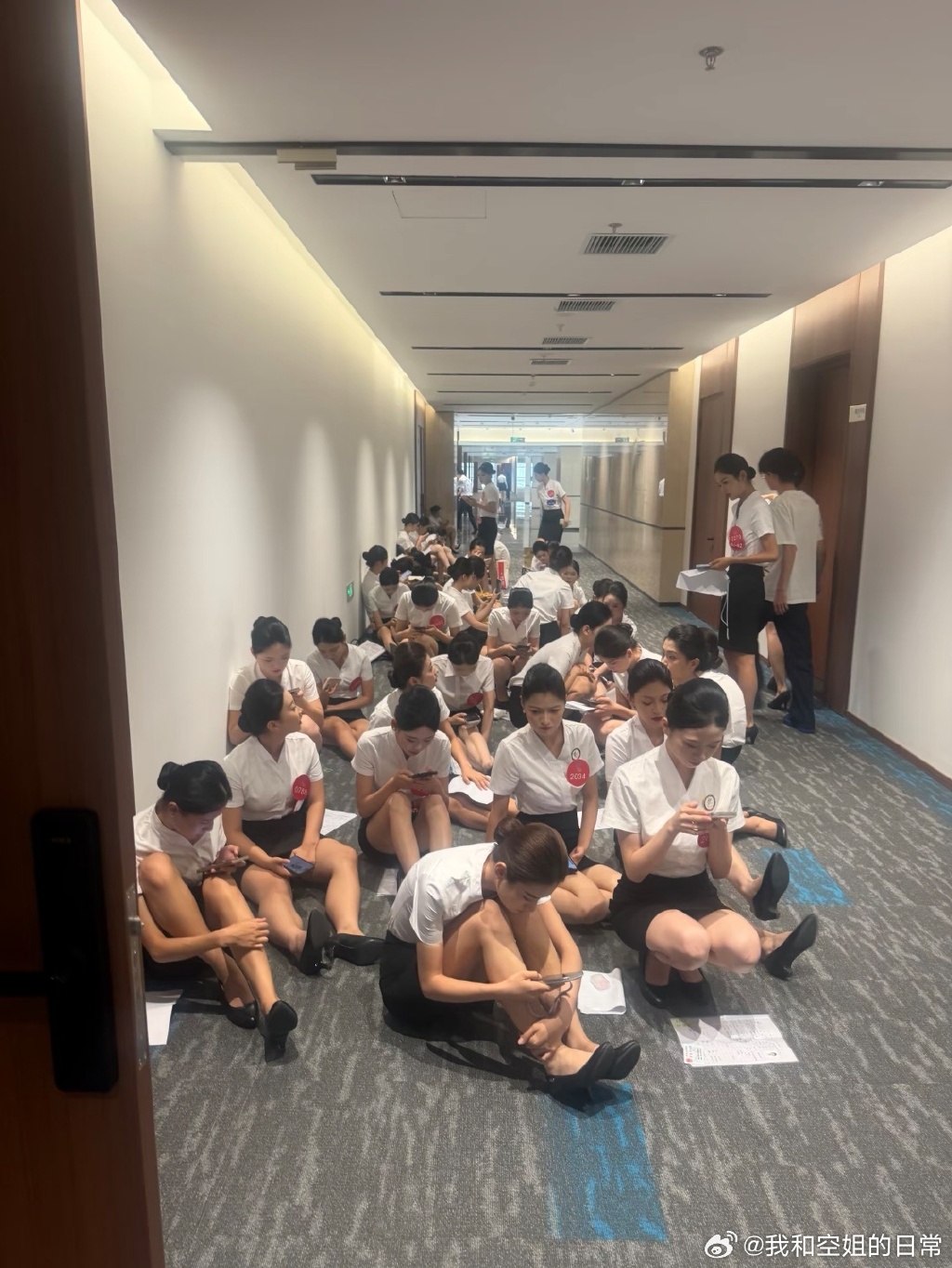 等待面试的空姐排大长队喽 ​​​@我和空姐的日常